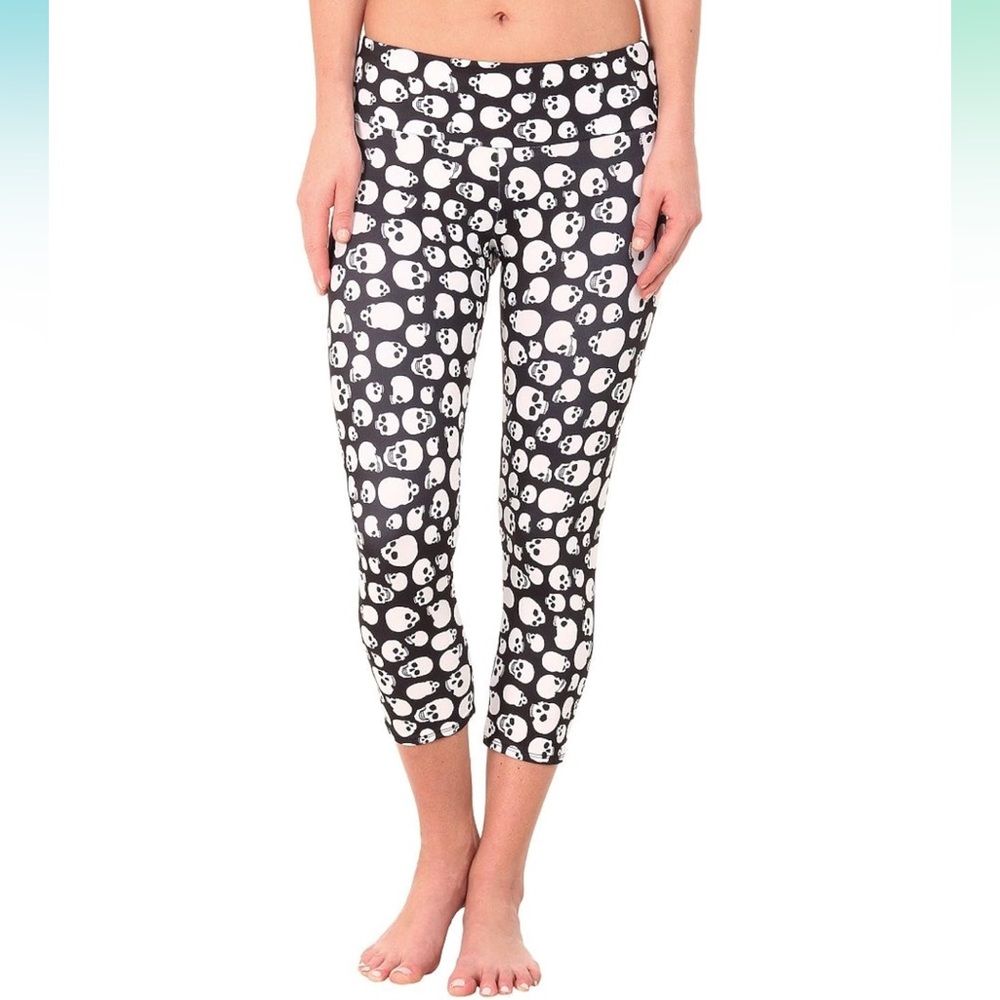 EUC ONZIE Cropped Capri Length Skull Workout Leggings S/M